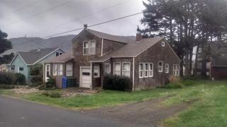 420 2nd St, Yachats, OR