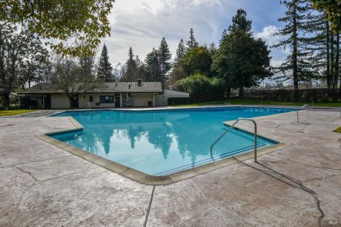 660 Cottage Dr, Fairfield CA  94558-1212 exterior