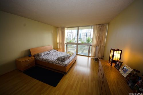 500 University Ave, Honolulu HI  96826-4904 exterior