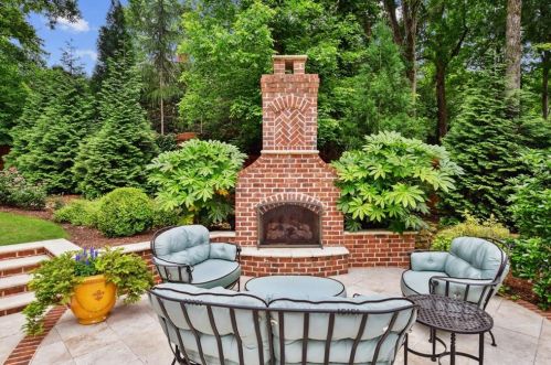 4239 Carmain Dr, Atlanta GA  30342-3504 exterior