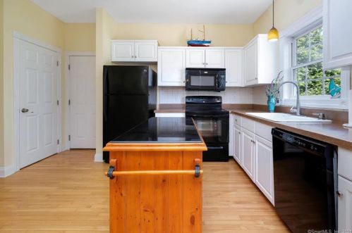 43 Highwood Cir, Colchester CT  06415-1283 exterior