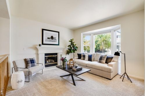 7575 Meadowlark Dr, Sebastopol, CA 95472-4411