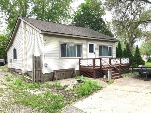 42469 Park Ave, Antioch, IL 60002-9197