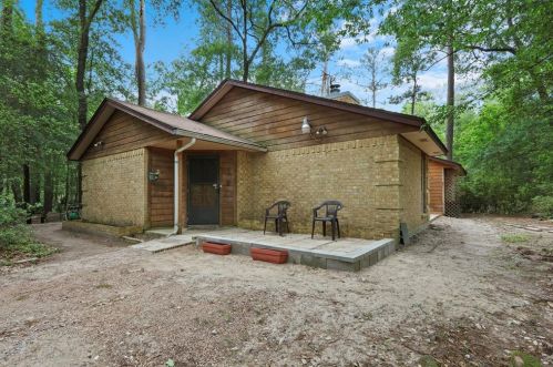 10926 Hummingbird Pl, Conroe TX  77385-9017 exterior