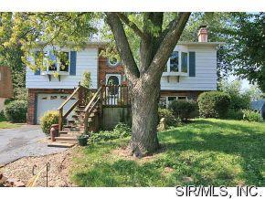 221 Las Olas Dr, Belleville, IL 62221-3116