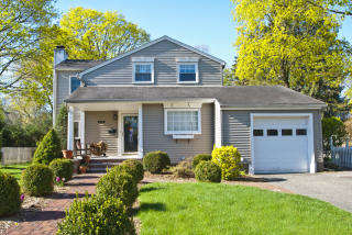 636 Wall St, Ridgewood, NJ 07450-3527