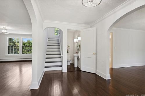 106 Patterson Ave, Greenwich CT  06830-4622 exterior
