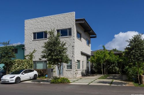 3112 Mokihana St, Honolulu, HI 96816-1403