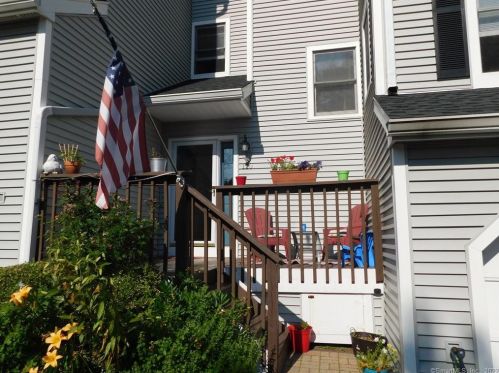 110 Morningside Ct, Huntington, CT 06484-4350