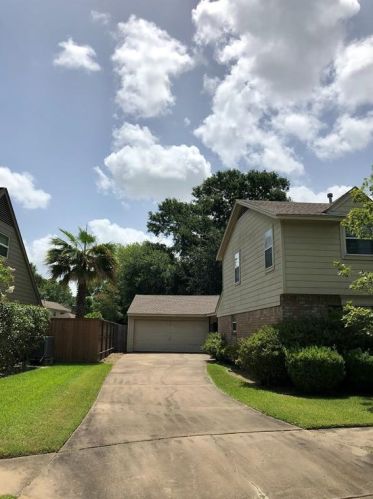 606 Woodpark Dr, Taylor Lake Village TX  77586-5027 exterior