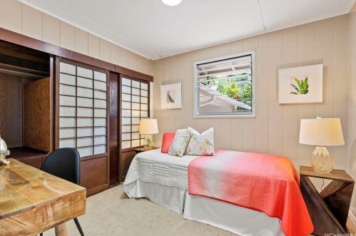 3430 Kaohinani Dr, Honolulu HI  96817-1022 exterior