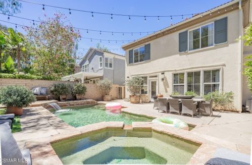 172 Parkside Dr, Simi Valley, CA 93065-7370