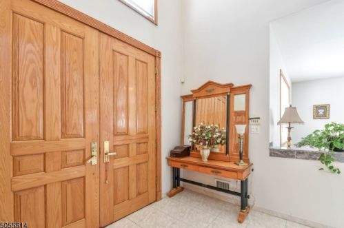 101 Hampton St, Cranford, NJ 07016-1822