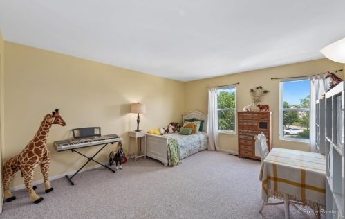 439 Westport Dr, Pingree Grove IL  60140-9172 exterior