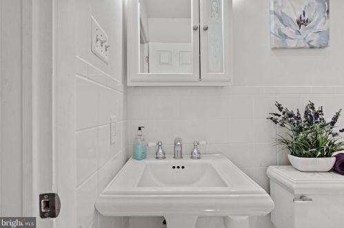 8335 Collins Ave, Camden NJ  08109-3568 exterior