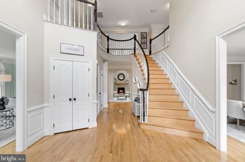 1270 New Bedford Ln, Herndon, VA 20194-1331