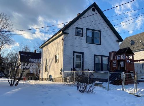 22 Hubbard Ave, Hartland, ME 04943-3562