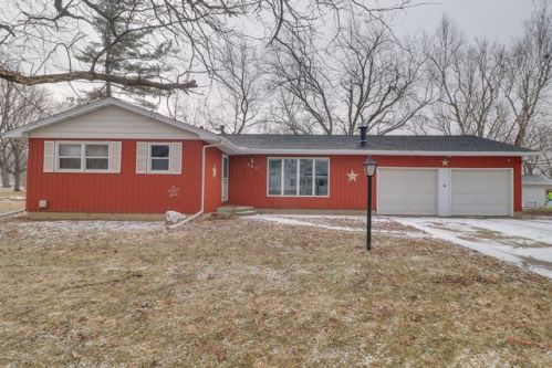 303 Franklin St, Hudson, IL 61748-9006
