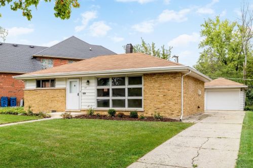 437 Emery Ln, Elmhurst, IL 60126-2201