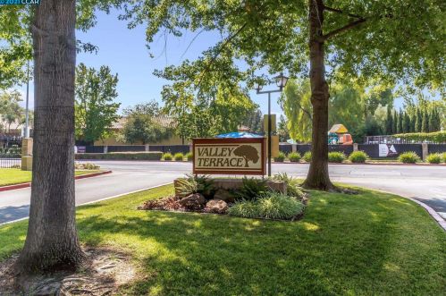 5060 Valley Crest Dr, Concord CA  94521-3070 exterior