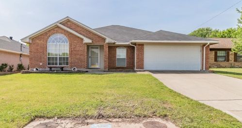 5717 Fair Wind St, Fort Worth, TX 76135-2096
