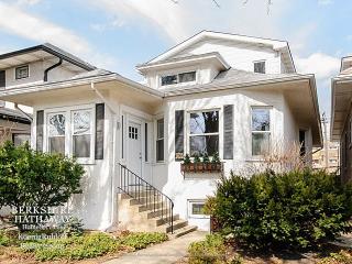 2620 Eastwood Ave, Chicago, IL 60625-2919
