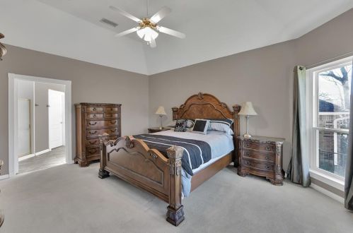 16 Westchester Dr, Conroe TX  77304-1144 exterior