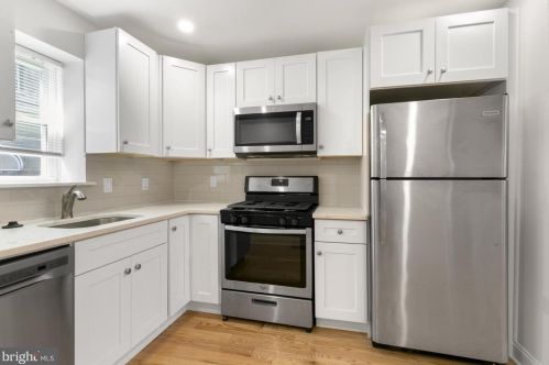 2434 Lawrence St, Philadelphia, PA 19133-3021