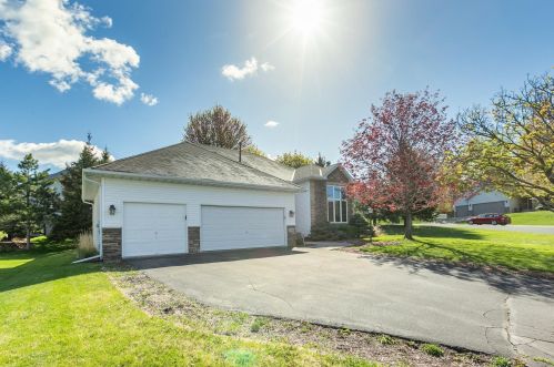 709 Granite Dr, Saint Paul, MN 55123-3992