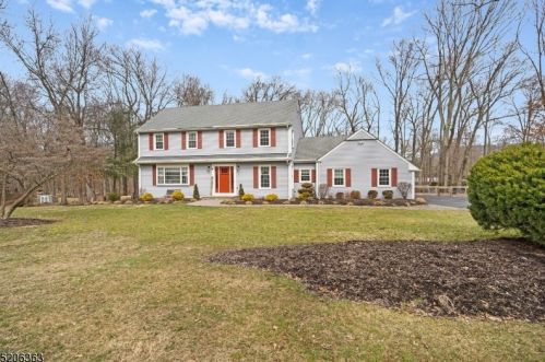 4 Running Brook Rd, Bridgewater, NJ 08807-1412
