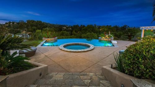 985 Dove Song Way, Encinitas, CA 92024-6852