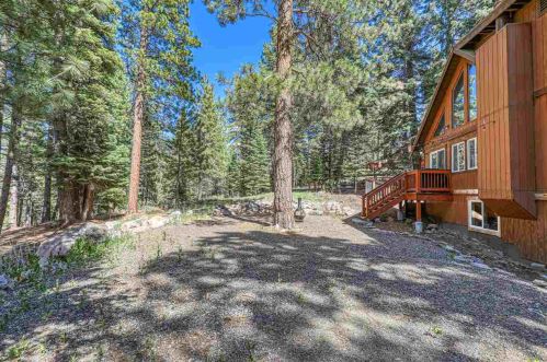 15062 Donnington Ln, Truckee CA  96161-1136 exterior