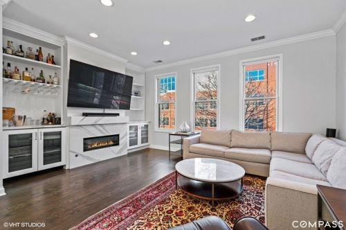 1006 Crosby St, Chicago IL  60610-2404 exterior