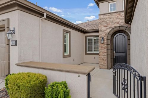 1054 Golden Pond Dr, Manteca, CA 95336-8365
