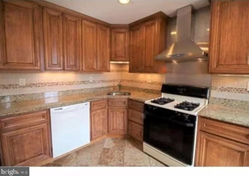 72 Lafayette Ave, Trenton, NJ 08610-6018