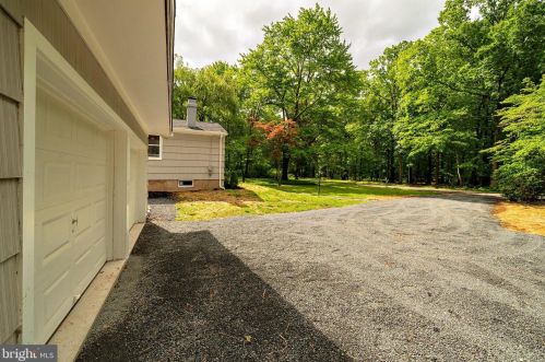 73 Bayberry Rd, Princeton NJ  08540-7418 exterior