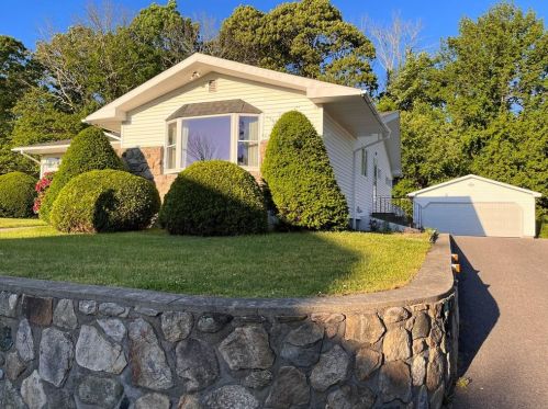 3 Wilgis Dr, Westerly, RI 02891-1423