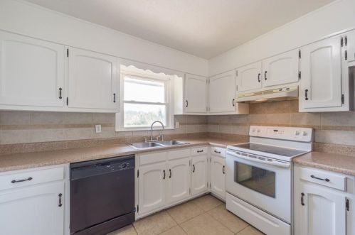 4553 Rodney Pl, Austell, GA 30106-1935