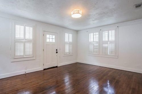 1207 Haines Ave, Dallas TX  75208-4103 exterior