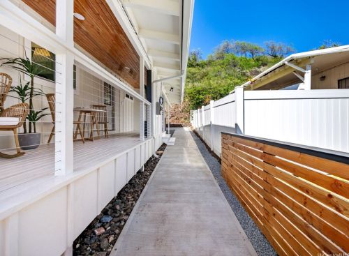 1232 Kalaniiki St, Honolulu HI  96821-1213 exterior