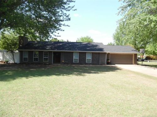 920 Southgate Dr, Cushing, OK 74023-5100
