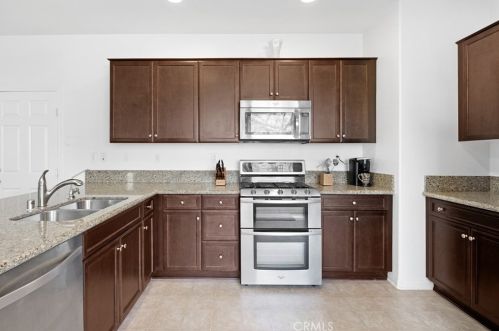 7943 Southpoint St, Chino, CA 91708-7682