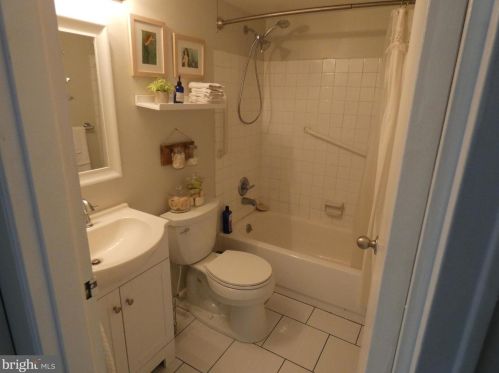 98 Valleybrook Dr, Lancaster PA  17601-4620 exterior