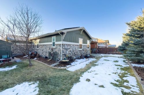 25057 Canal Pl, Aurora CO 80018-1627 exterior