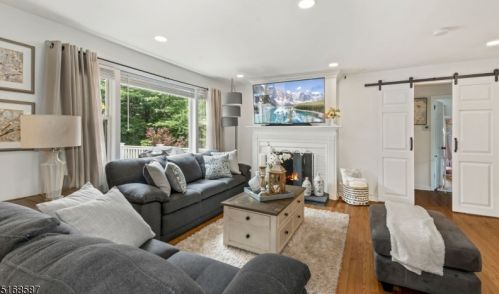 40 Crystal Ave, Town Center NJ  07052-3546 exterior