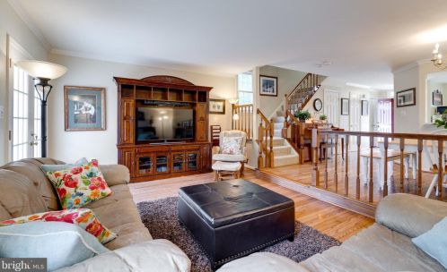 8725 Stone Hill Pl, Springfield VA  22153-1718 exterior