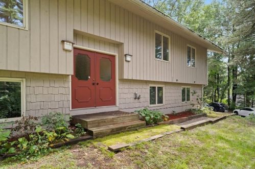 9 Grays Plain Rd, Sandy Hook, CT 06482-1636