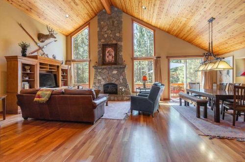 11090 Sitzmark Way, Truckee CA  96161-6128 exterior