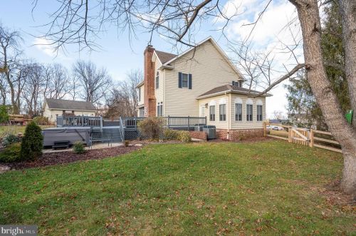 874 Pheasant Hill Rd, Summit Point WV  25446-3634 exterior