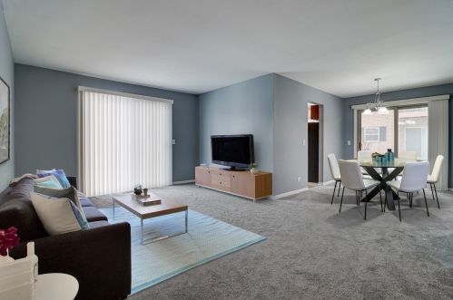 1547 Raymond Dr, Naperville, IL 60563-9731